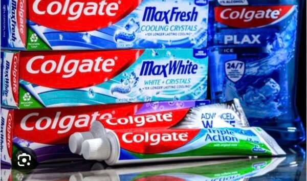 Colgate Max Fresh Toothpaste with Mini Breath Strips